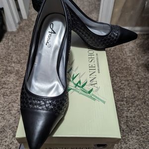 Beautiful brand new black heels designer
